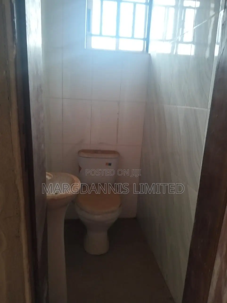 3bdrm Bungalow in Adeyemo Estate, Ita Oluwo for sale