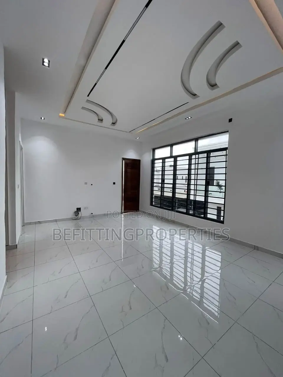 5bdrm Duplex in Idado for sale