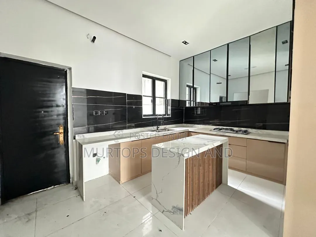 5bdrm Duplex in Lekki Phase 2 for rent