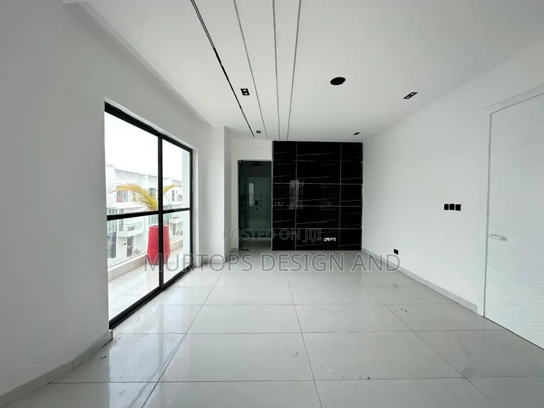 5bdrm Duplex in Lekki Phase 2 for rent