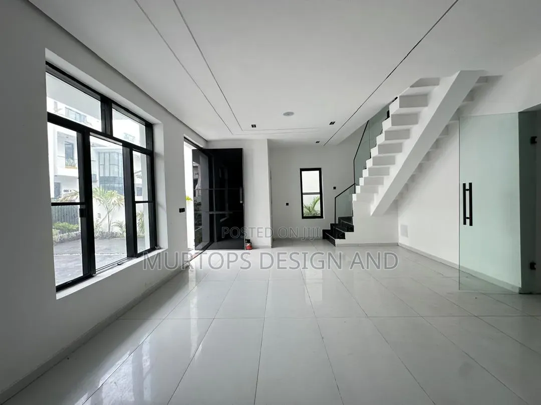 5bdrm Duplex in Lekki Phase 2 for rent