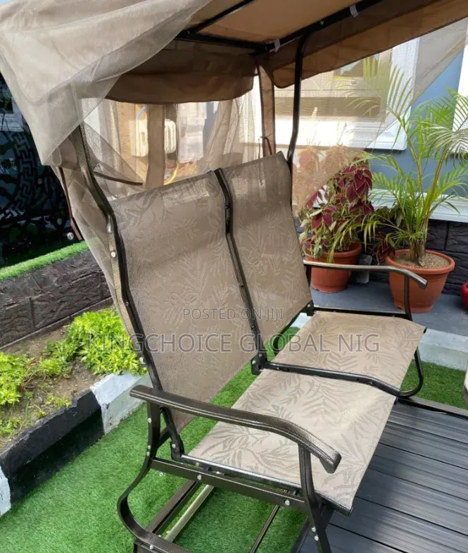 Outdoor Shades With Tables and Chairs