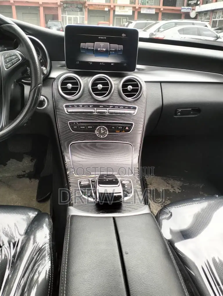 Mercedes-Benz C300 Luxury Sedan RWD (2.0L 4cyl 7A) 2016 Black