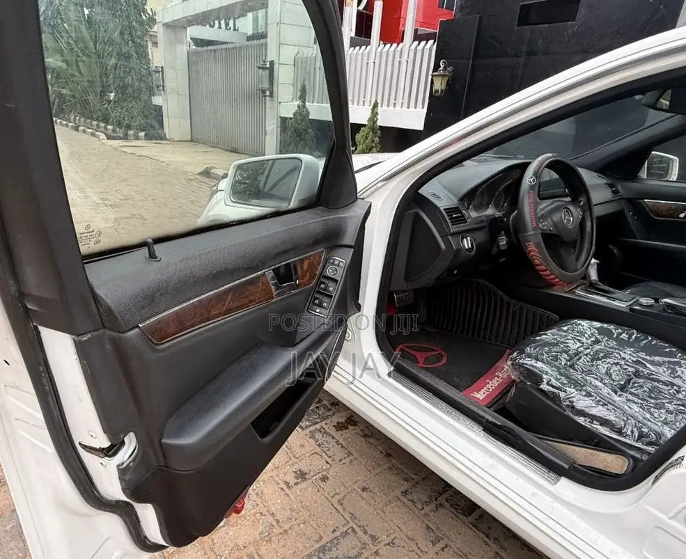 Mercedes-Benz C300 2010 White