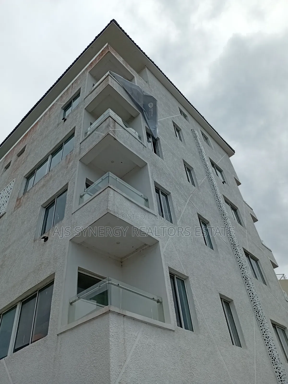 Furnished 3bdrm Maisonette in Lekki Phase 1 for sale