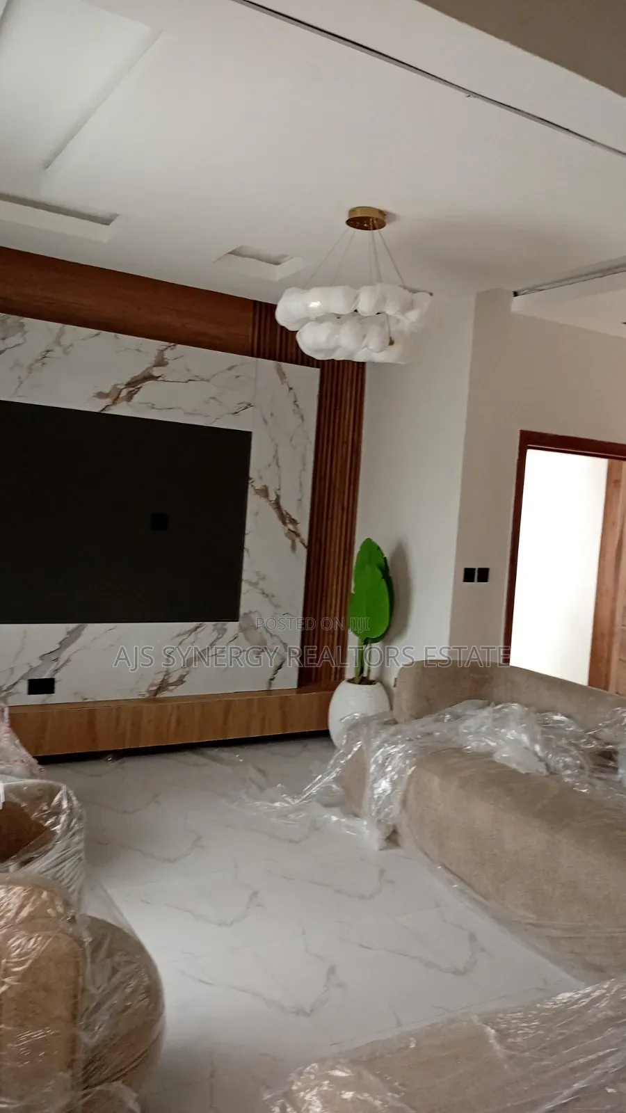 Furnished 3bdrm Maisonette in Lekki Phase 1 for sale