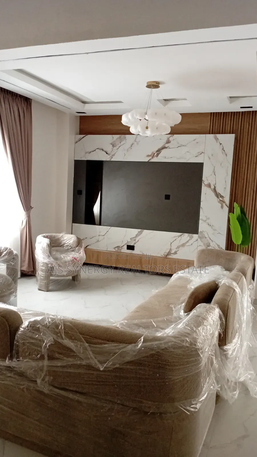 Furnished 3bdrm Maisonette in Lekki Phase 1 for sale