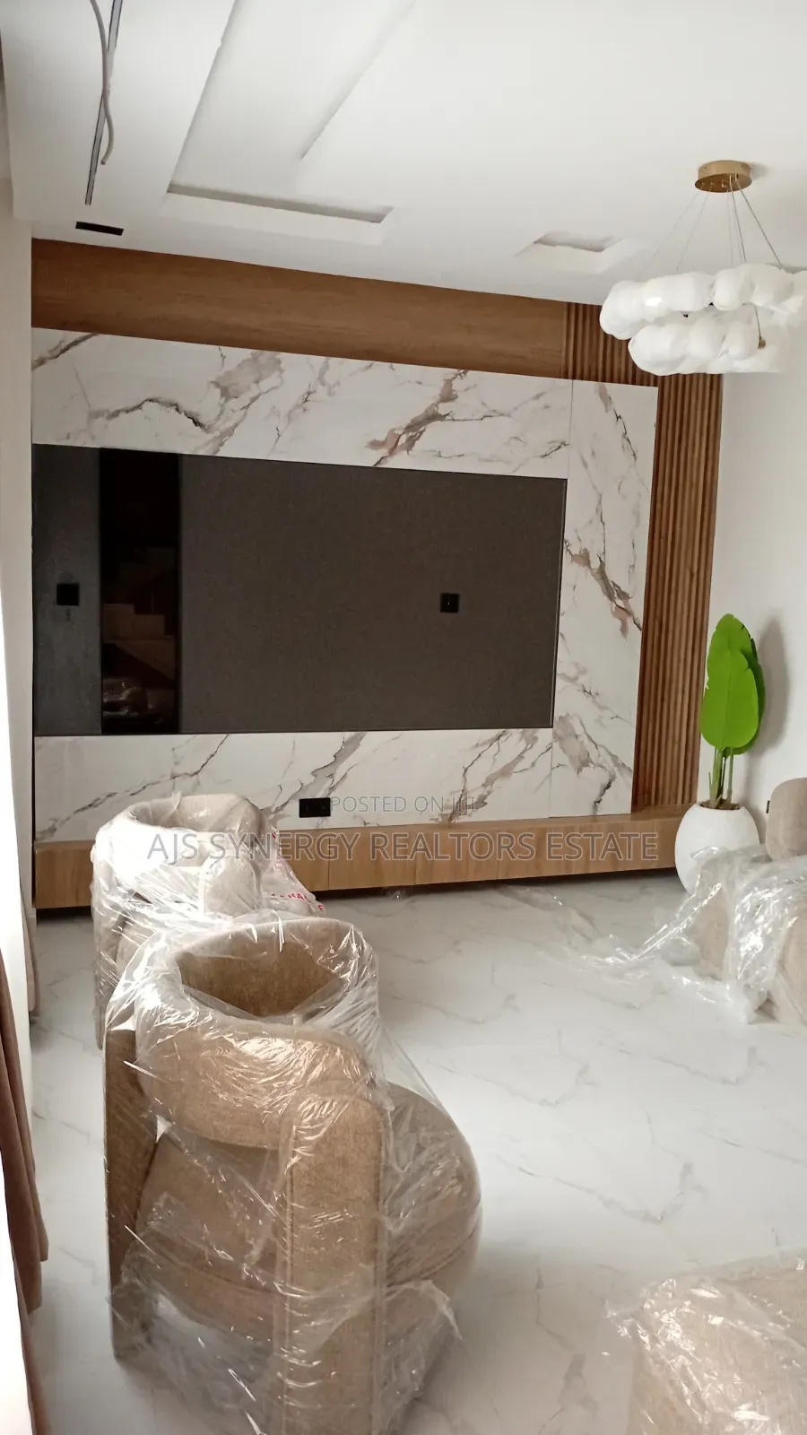 Furnished 3bdrm Maisonette in Lekki Phase 1 for sale