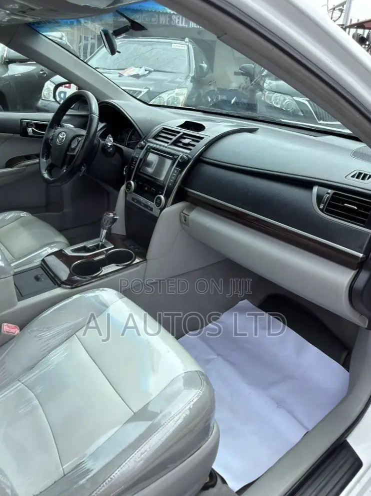 Toyota Camry XLE 4dr Sedan (2.5L 4cyl 6A) 2013 White