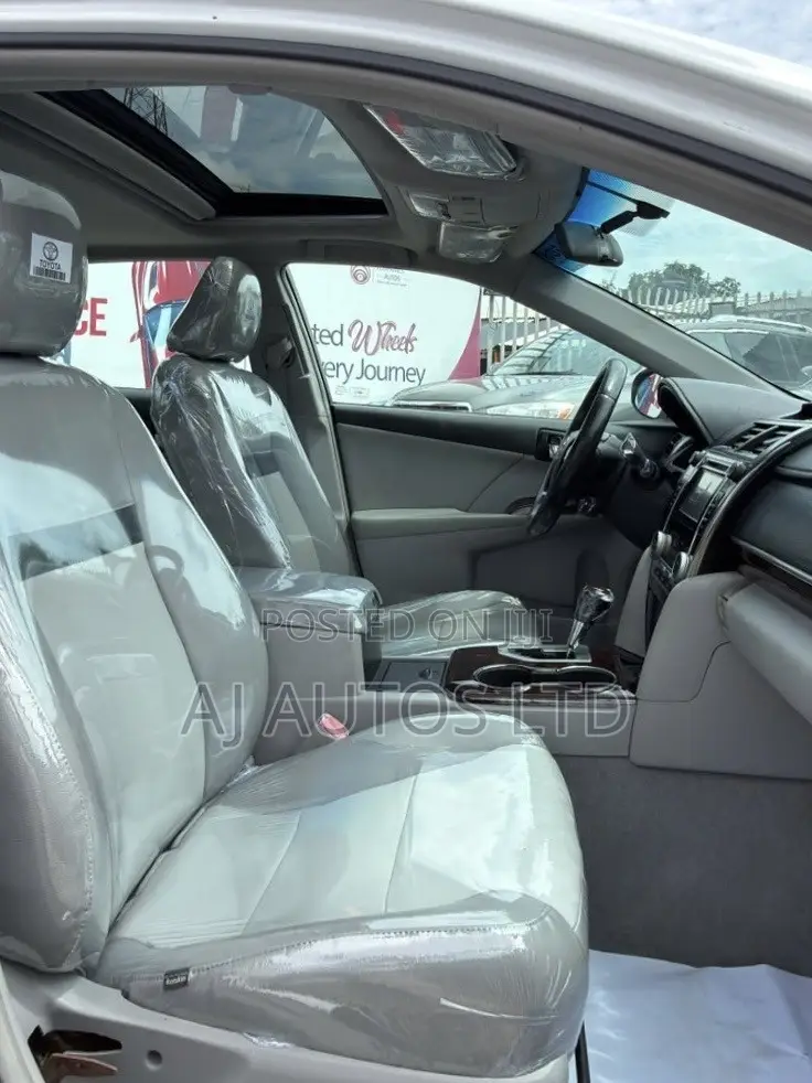 Toyota Camry XLE 4dr Sedan (2.5L 4cyl 6A) 2013 White