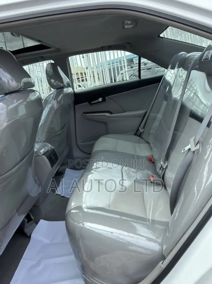 Toyota Camry XLE 4dr Sedan (2.5L 4cyl 6A) 2013 White