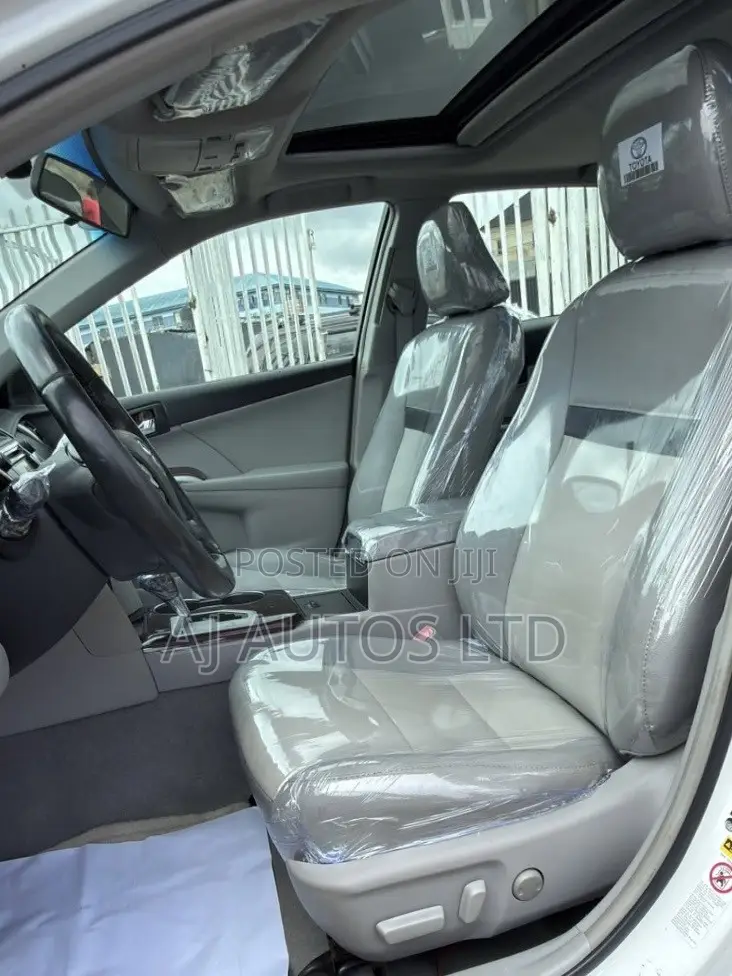 Toyota Camry XLE 4dr Sedan (2.5L 4cyl 6A) 2013 White