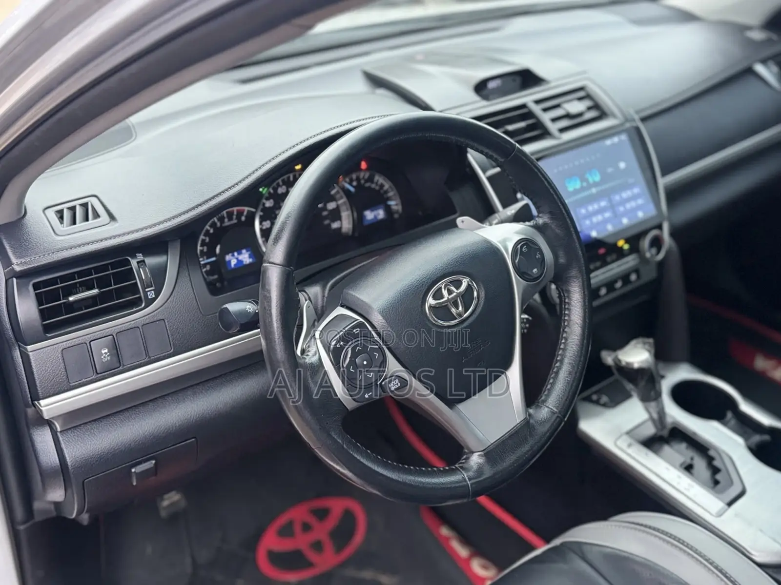 Toyota Camry SE V6 4dr Sedan (3.5L 6cyl 6A) 2013 Silver
