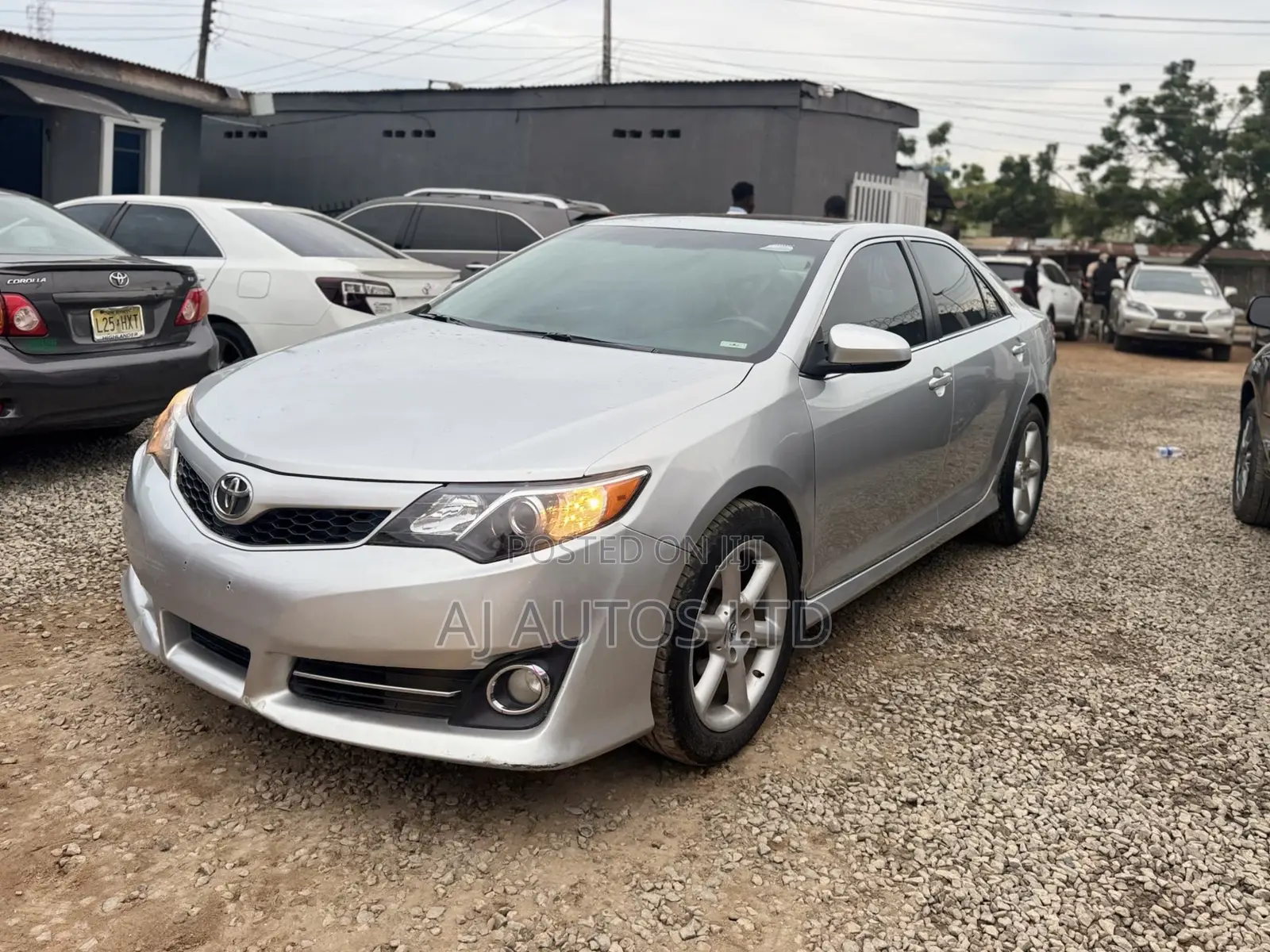 Toyota Camry SE V6 4dr Sedan (3.5L 6cyl 6A) 2013 Silver