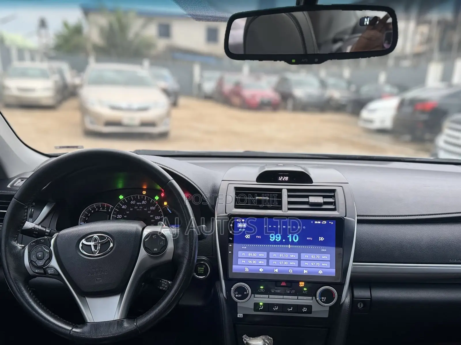 Toyota Camry SE V6 4dr Sedan (3.5L 6cyl 6A) 2013 Silver