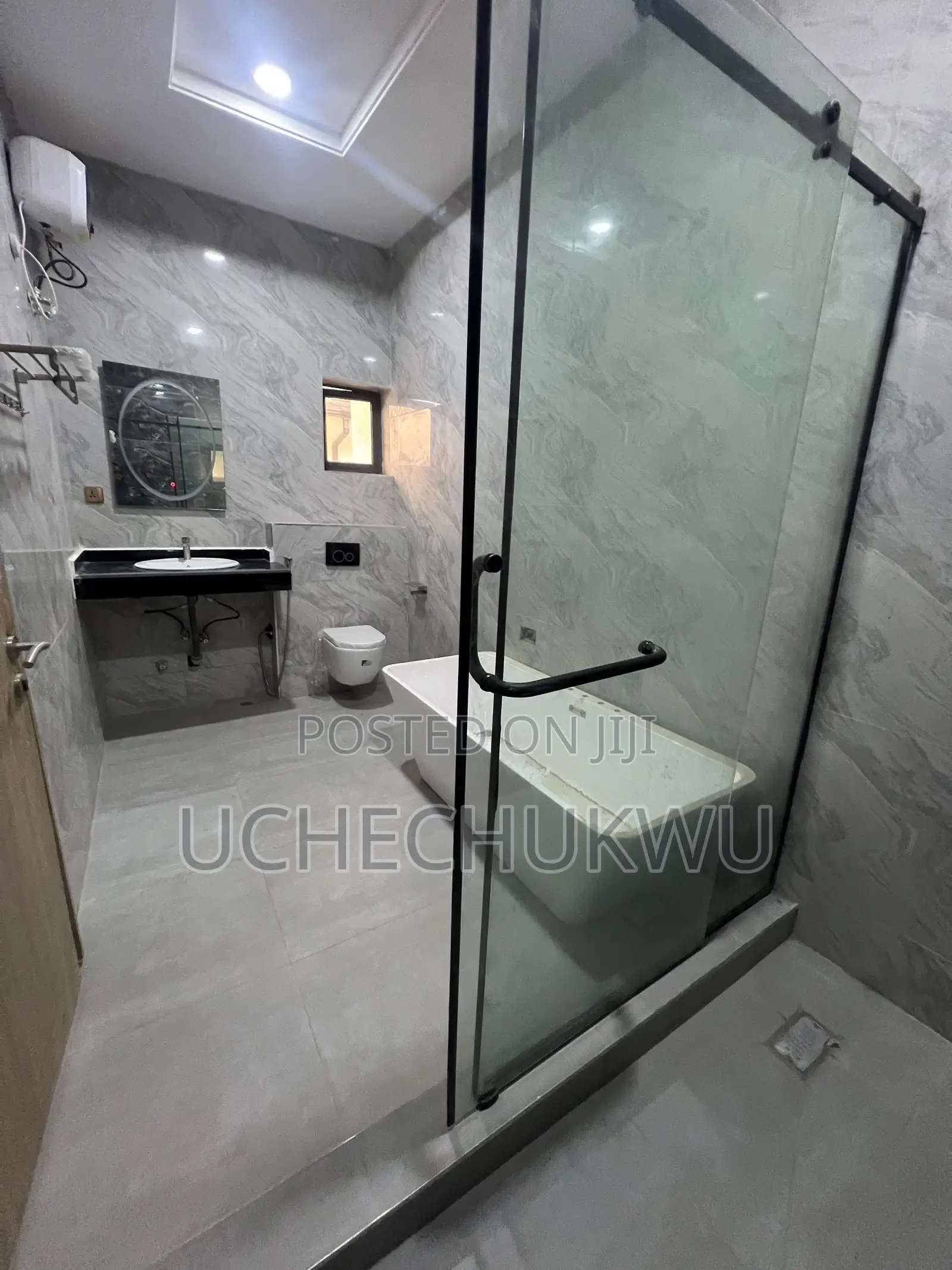 5bdrm Penthouse in H And J Estate, Galadimawa for sale