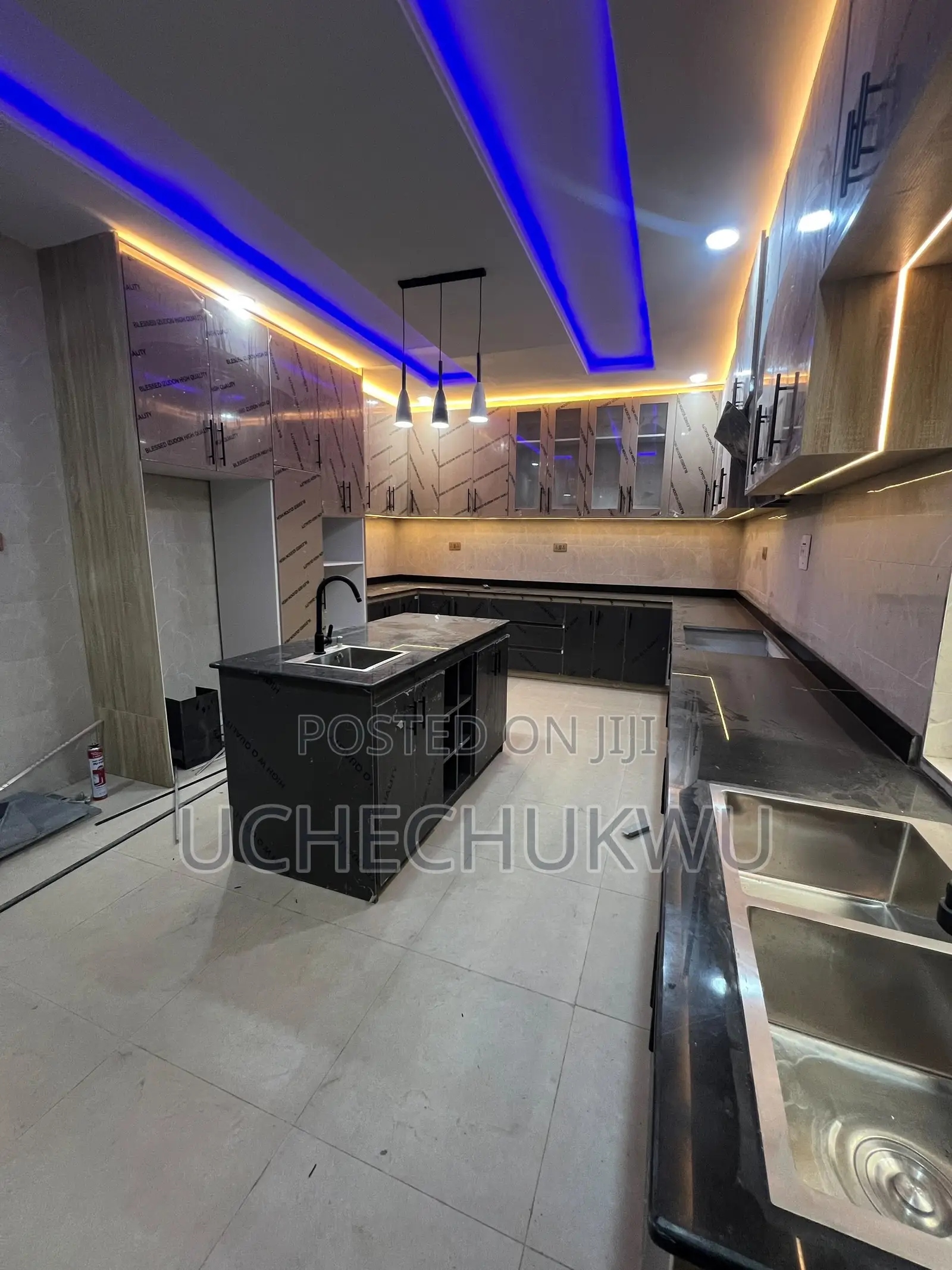5bdrm Penthouse in H And J Estate, Galadimawa for sale