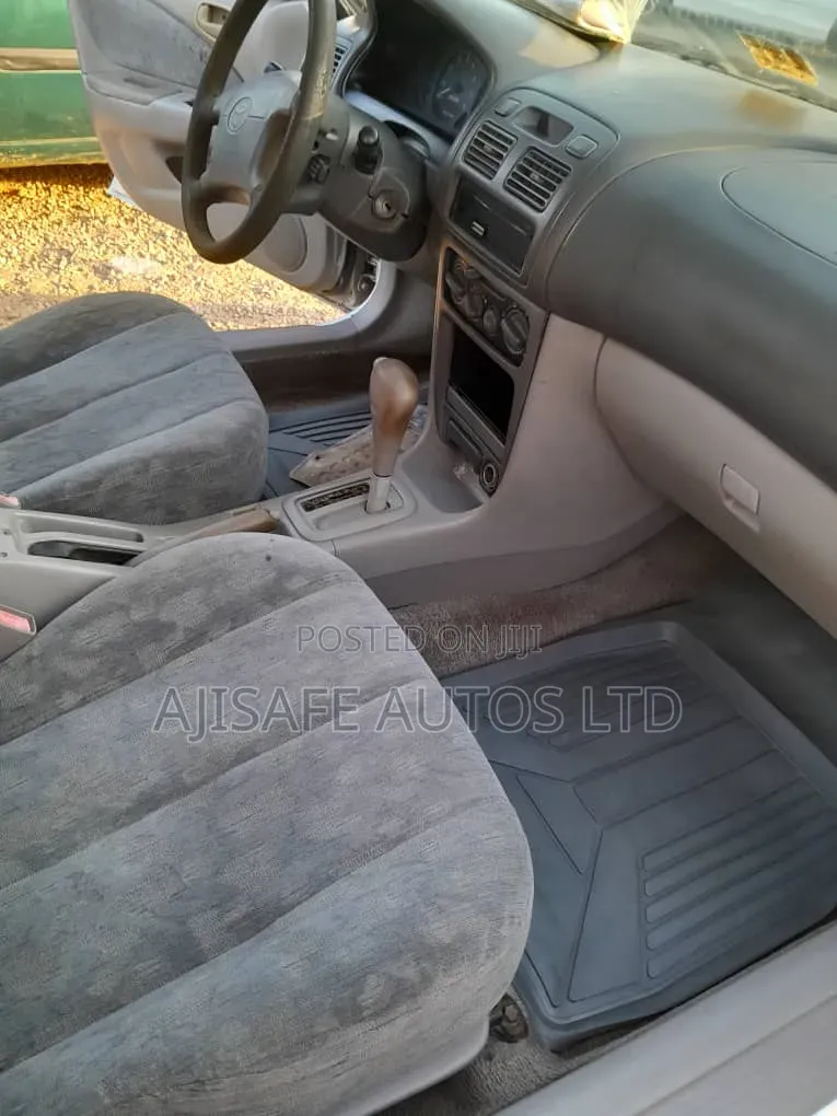 Toyota Corolla 1999 White