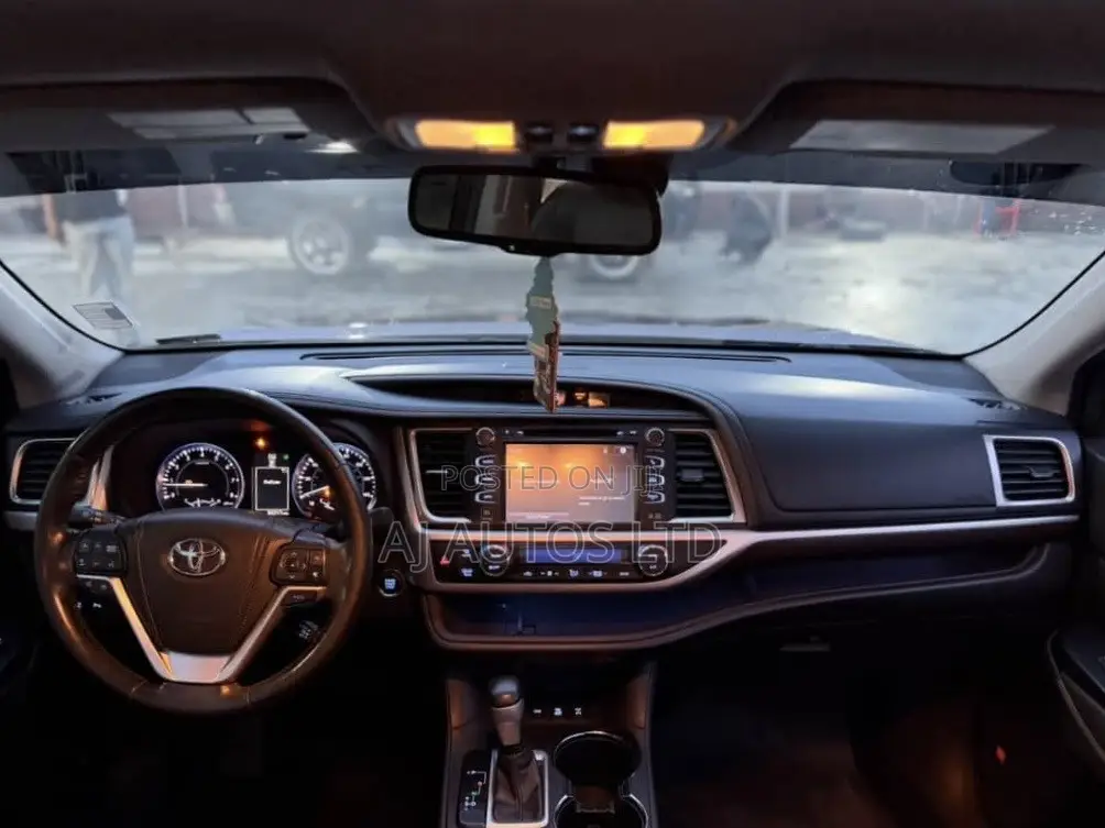 Toyota Highlander Limited Platinum 4dr SUV AWD (3.5L 6cyl 6A) 2015