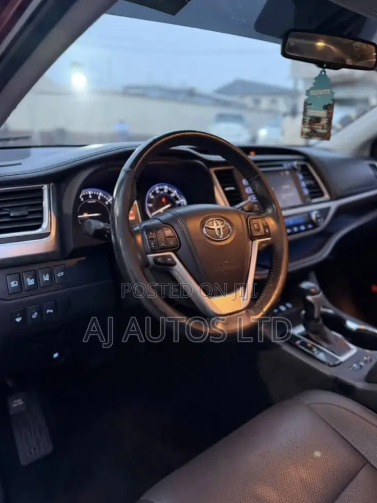 Toyota Highlander Limited Platinum 4dr SUV AWD (3.5L 6cyl 6A) 2015
