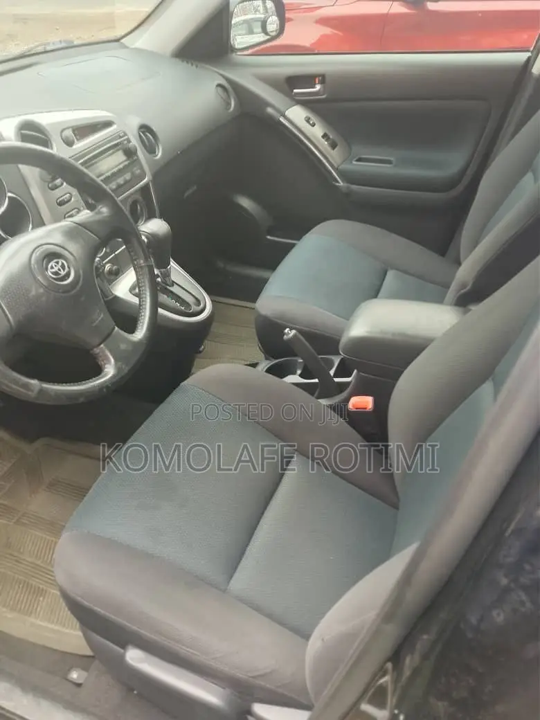 Toyota Matrix Hatchback AWD (1.8L 4cyl 4A) 2005 Black