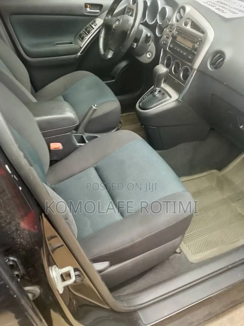 Toyota Matrix Hatchback AWD (1.8L 4cyl 4A) 2005 Black