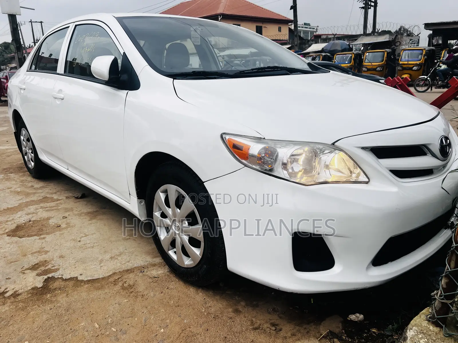 Toyota Corolla LE 4dr Sedan (1.8L 4cyl 4A) 2011 White