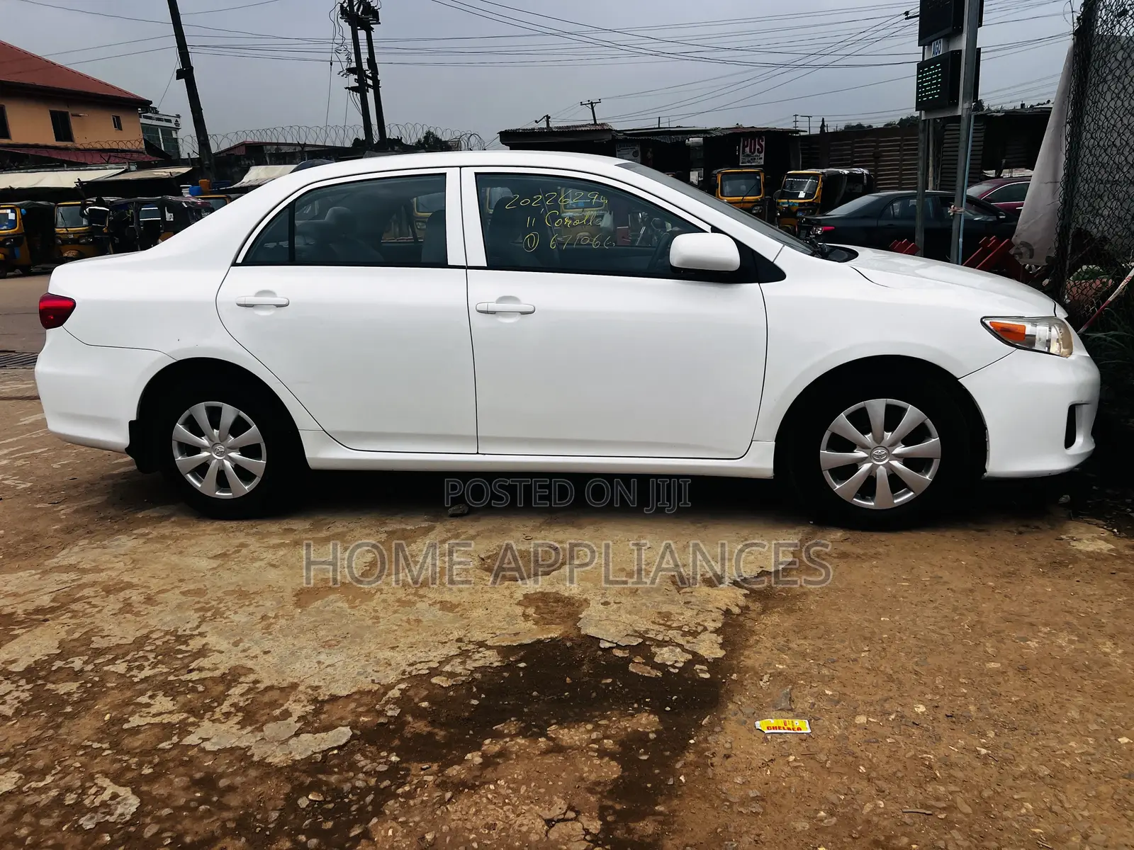 Toyota Corolla LE 4dr Sedan (1.8L 4cyl 4A) 2011 White