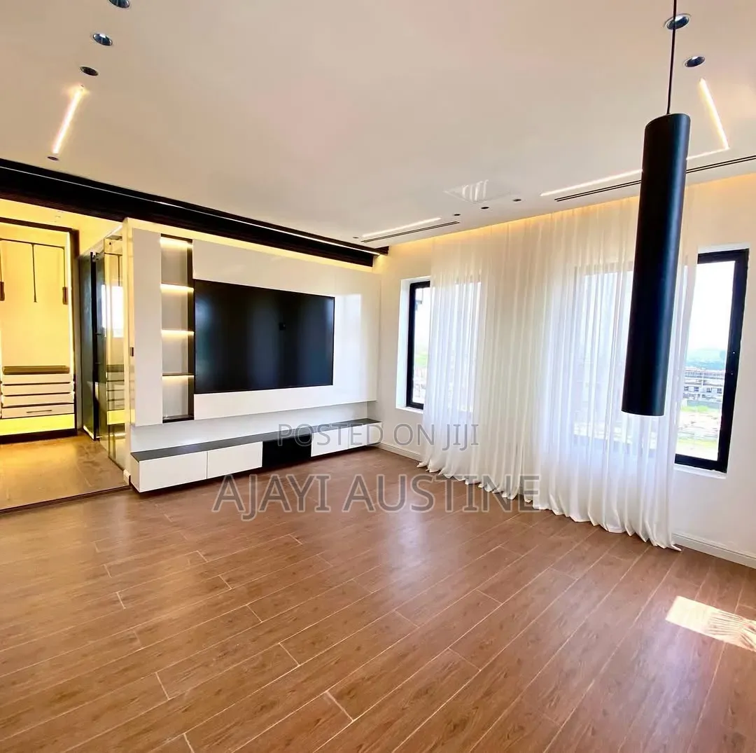 5bdrm Duplex in Mini Estate And for sale