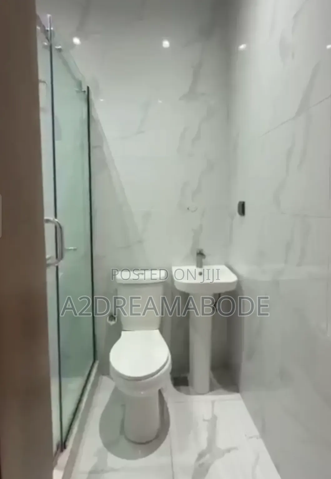 3bdrm Apartment in Yaba, Alagomeji for rent