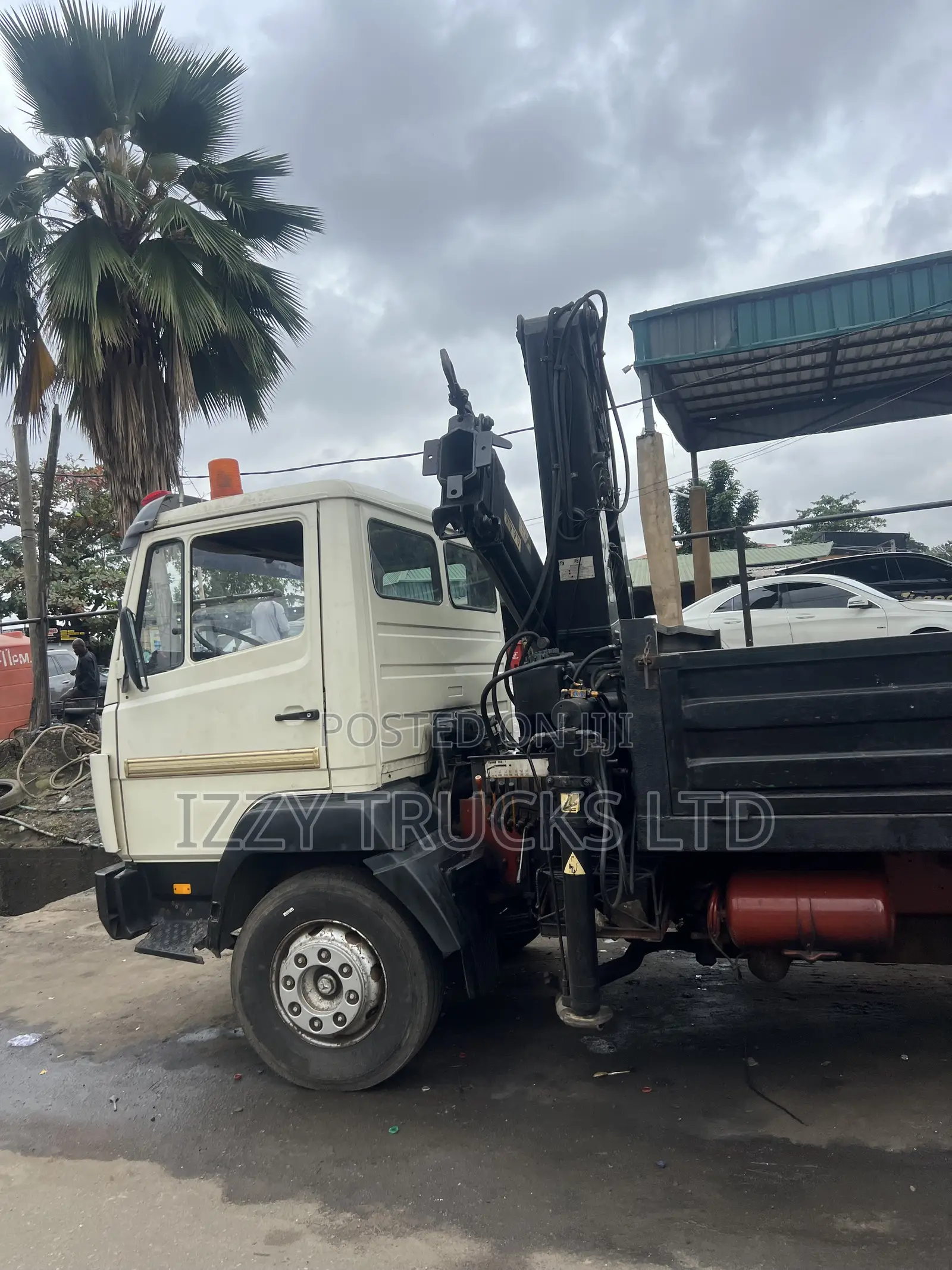 4 Tons Hiab Truck With Bucket for Hire | Lifting Transport Services