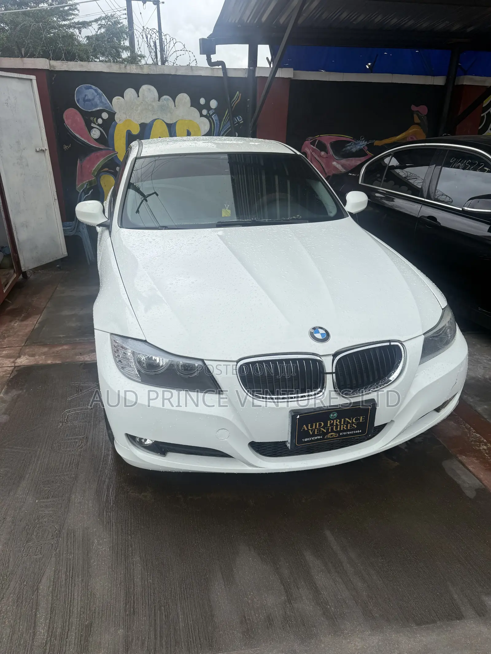 BMW 320i Sedan RWD 2011 White