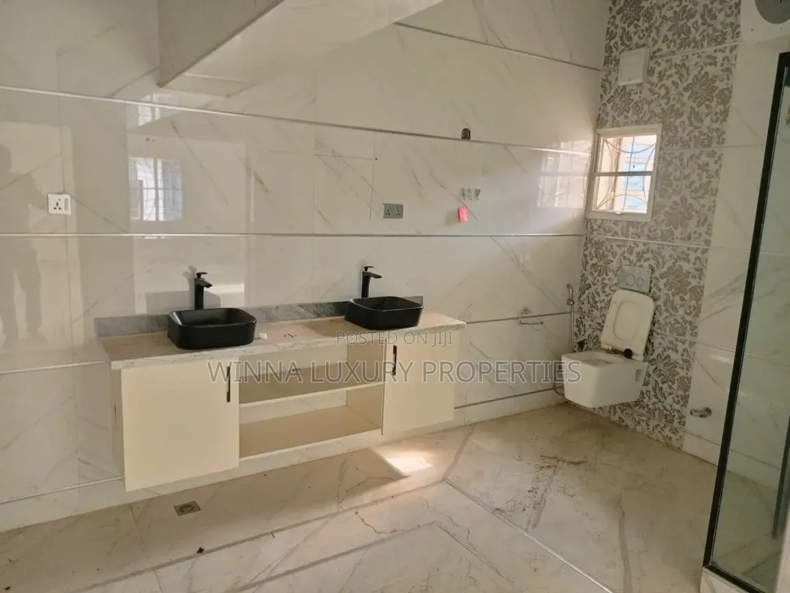 5bdrm Duplex in Julex Estate, Lugbe District for rent