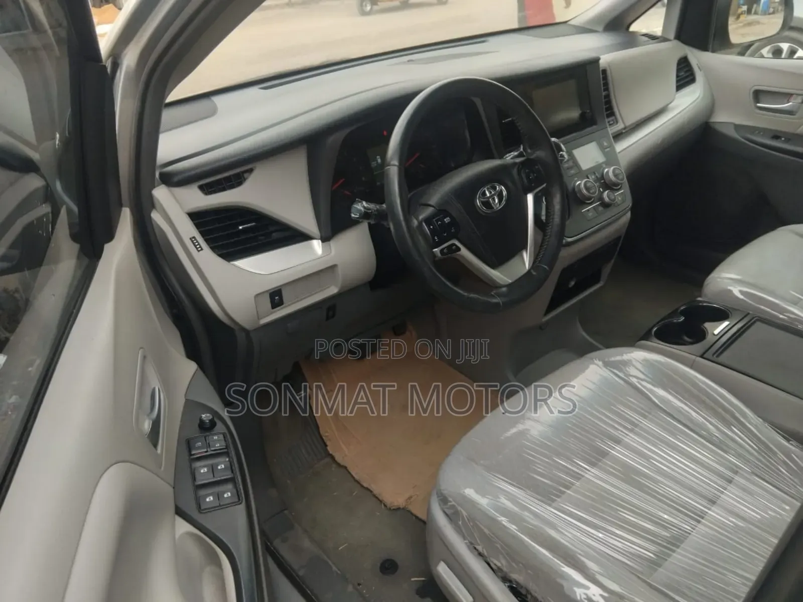 Toyota Sienna XLE Premium AWD (3.5L 6cyl 8A) 2018 Silver