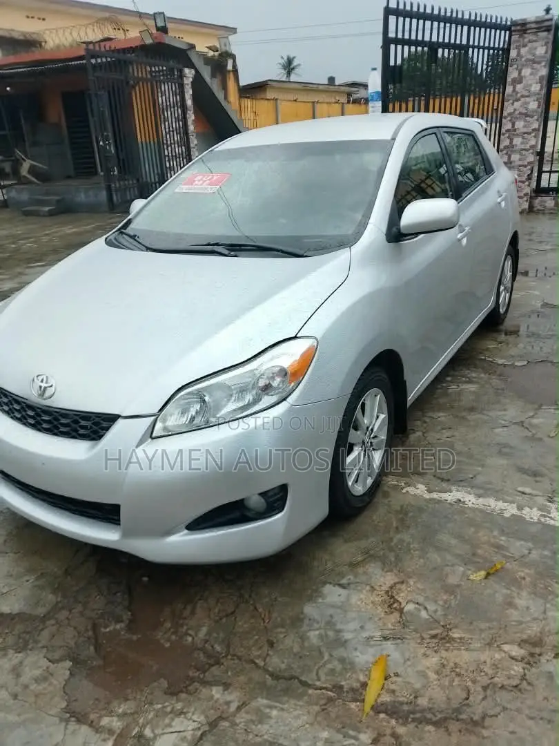 Toyota Matrix Hatchback FWD (1.8L 4cyl 5M) 2010 Silver