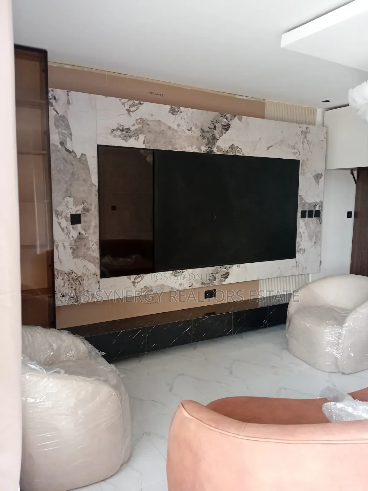 Furnished 2bdrm Maisonette in Lekki Phase 1 for sale
