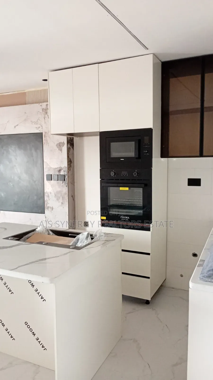 Furnished 2bdrm Maisonette in Lekki Phase 1 for sale