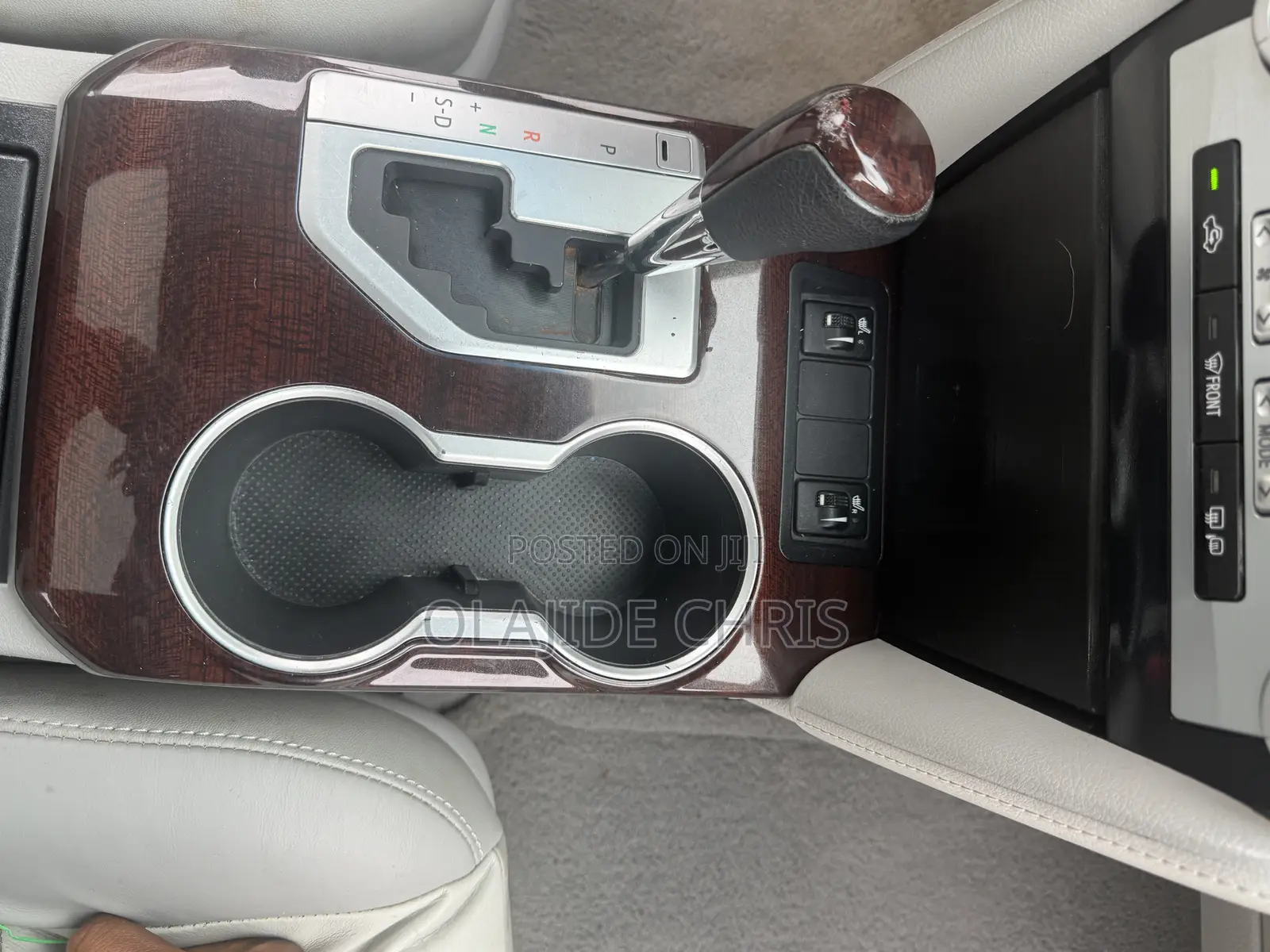 Toyota Camry XLE 4dr Sedan (2.5L 4cyl 6A) 2012 Silver