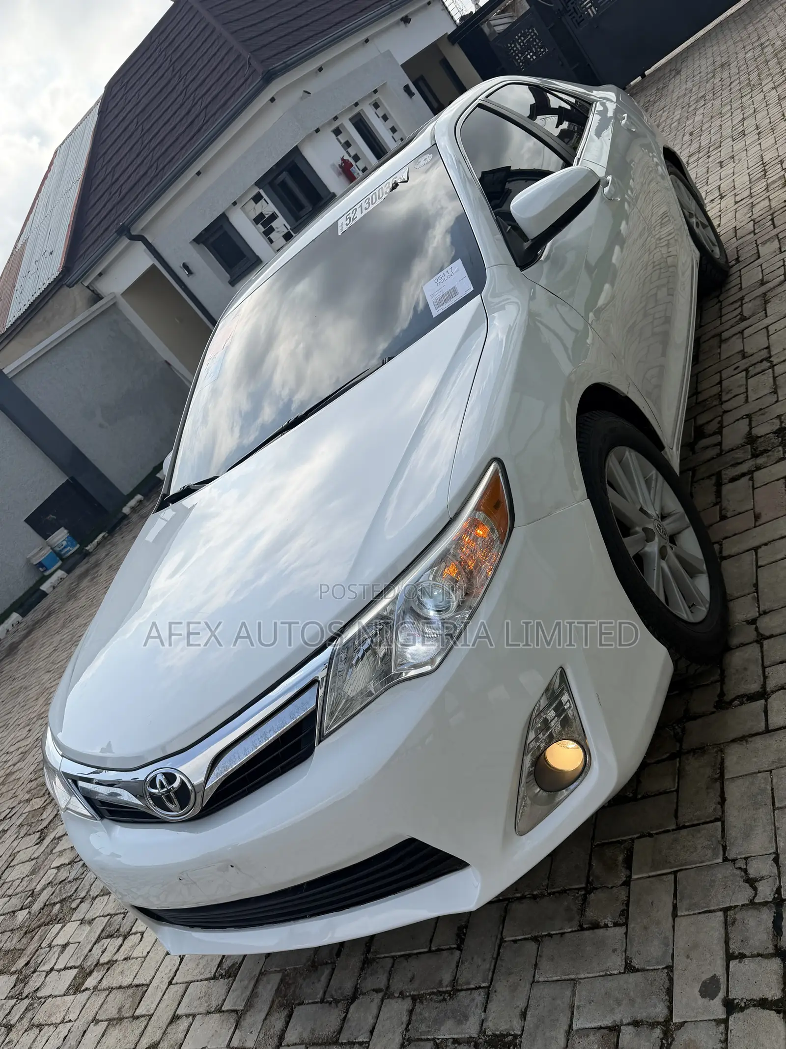 Toyota Camry LE 4dr Sedan (2.5L 4cyl 6A) 2013 White