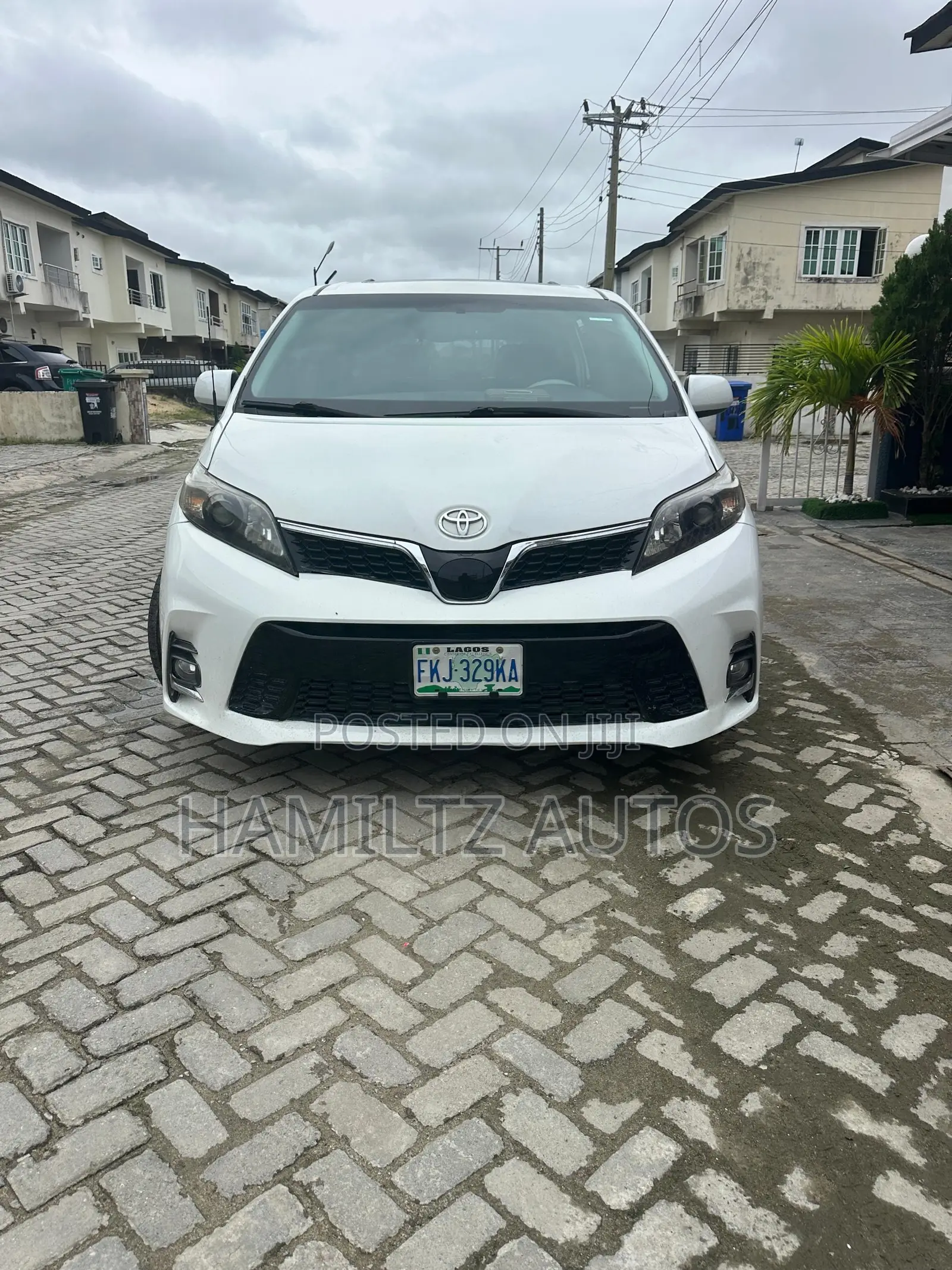 Toyota Sienna SE FWD 8-Passenger 2013 White