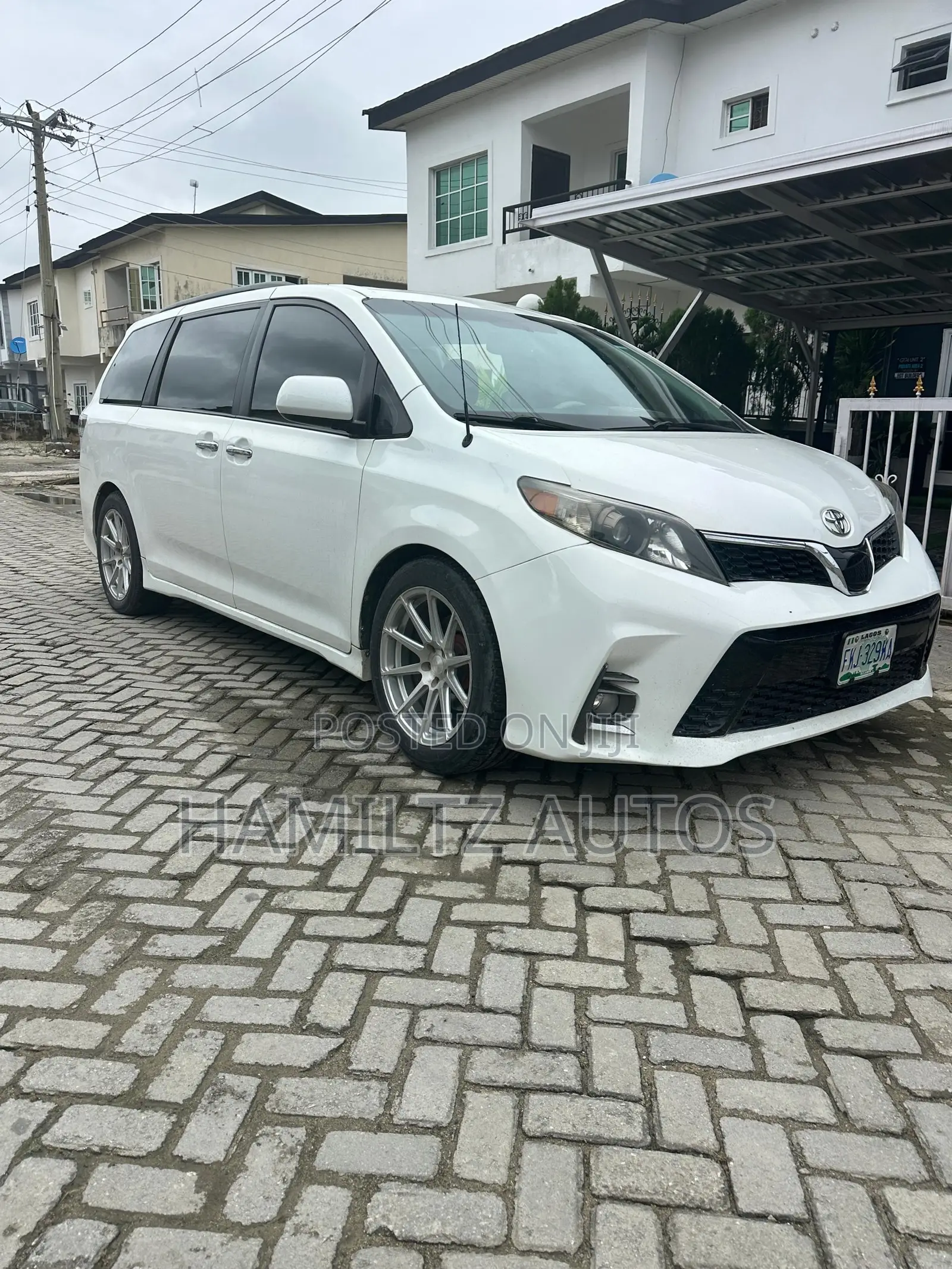 Toyota Sienna SE FWD 8-Passenger 2013 White
