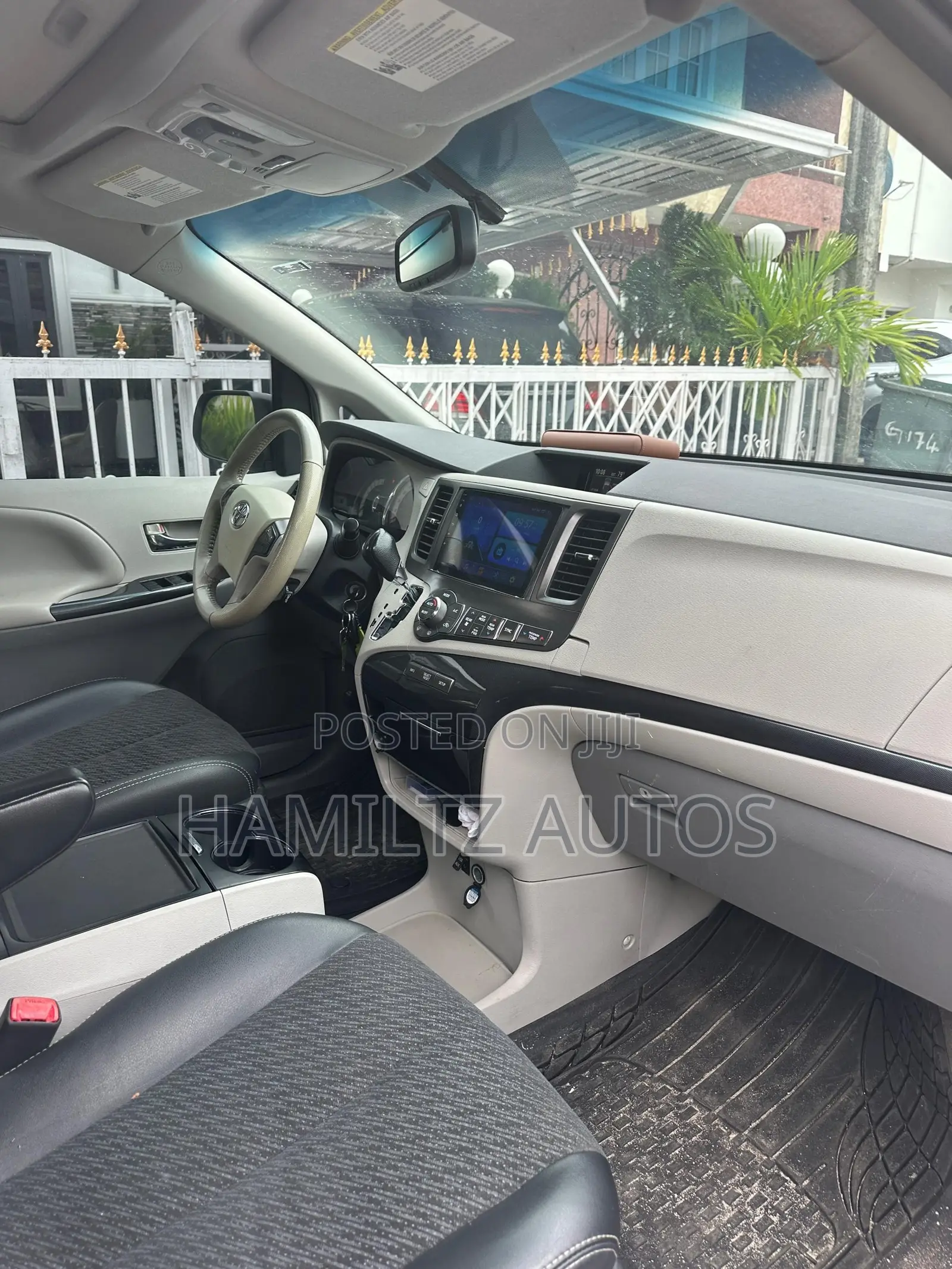 Toyota Sienna SE FWD 8-Passenger 2013 White