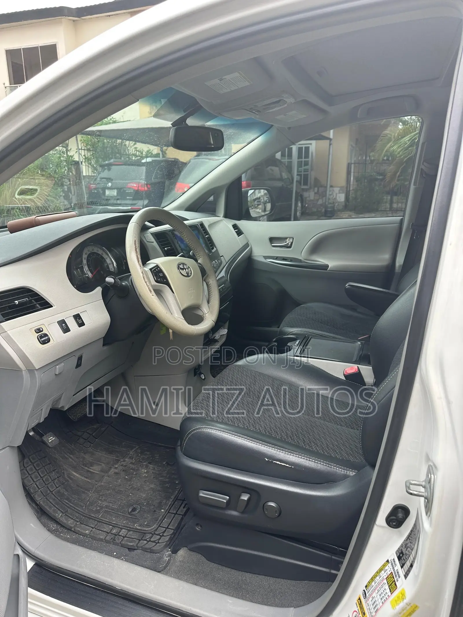 Toyota Sienna SE FWD 8-Passenger 2013 White