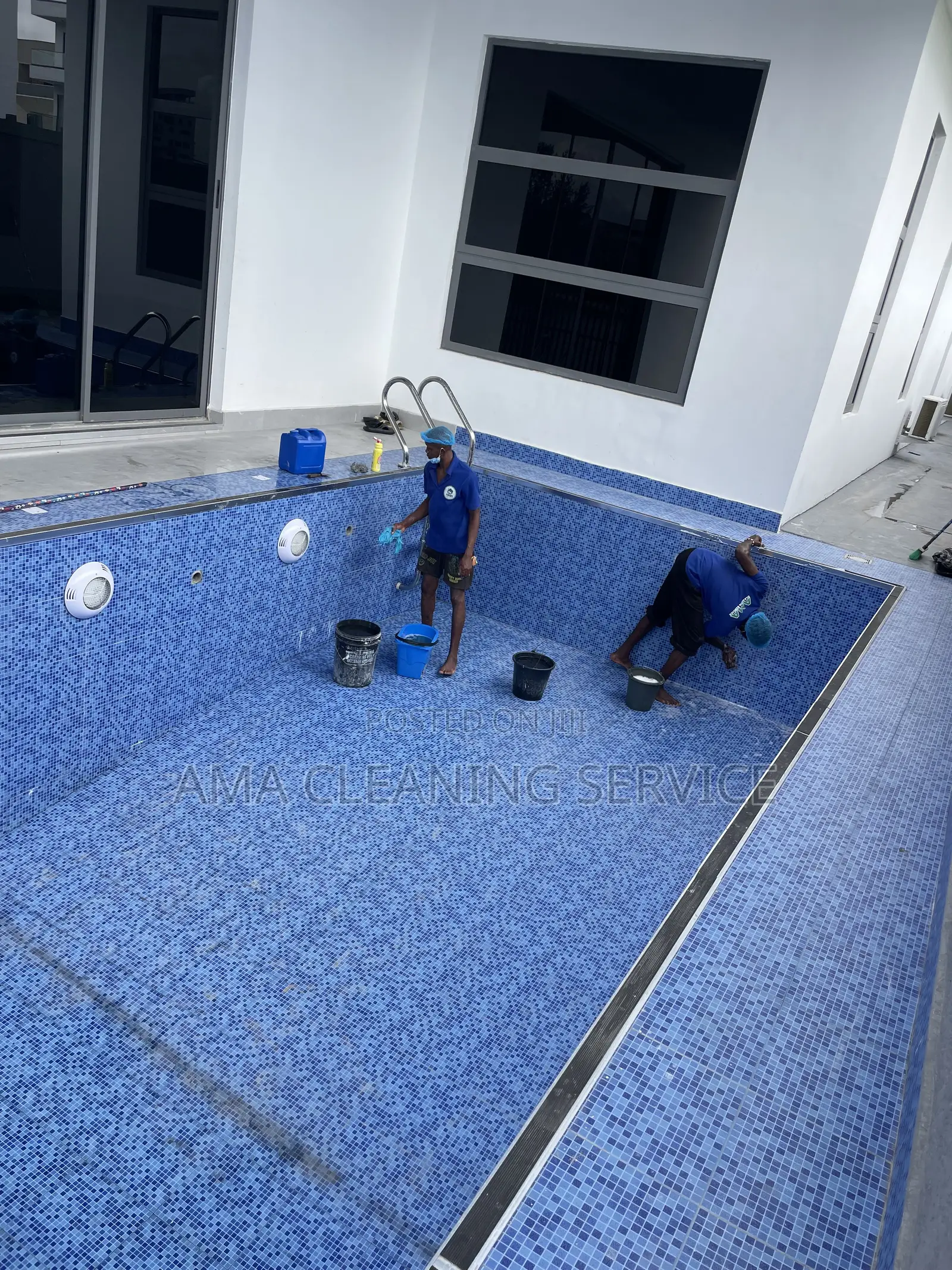 Detailed Swimming Pool Cleaning