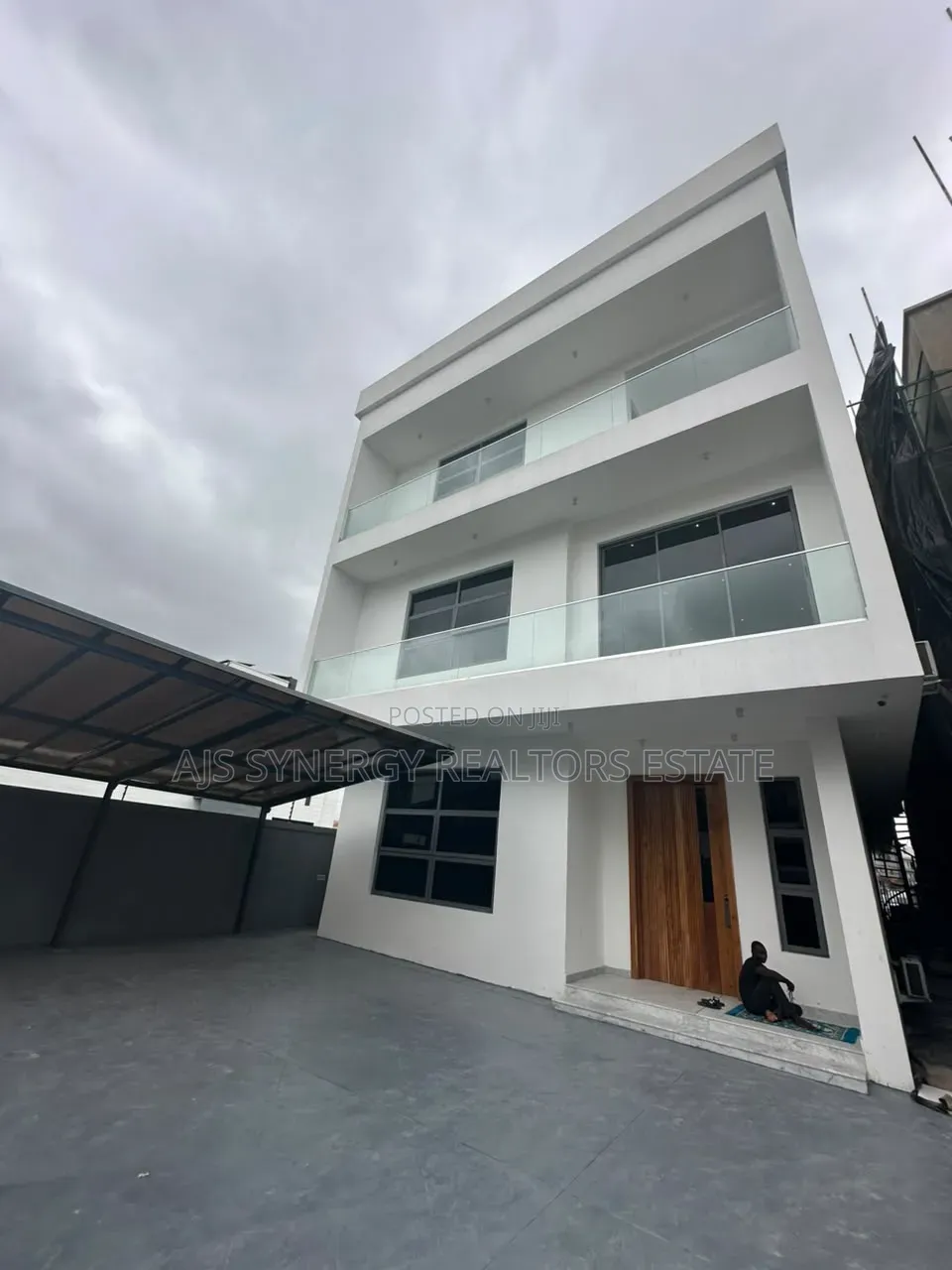 5bdrm Duplex in Awolowo Road for sale