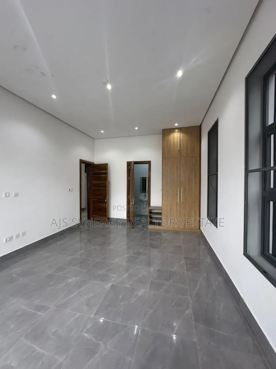 5bdrm Duplex in Awolowo Road for sale