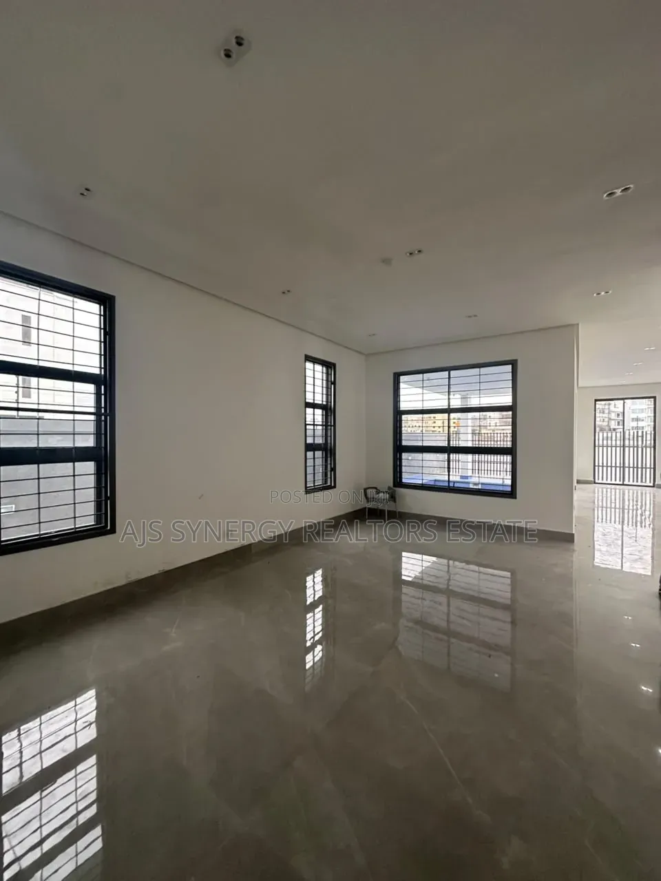5bdrm Duplex in Awolowo Road for sale