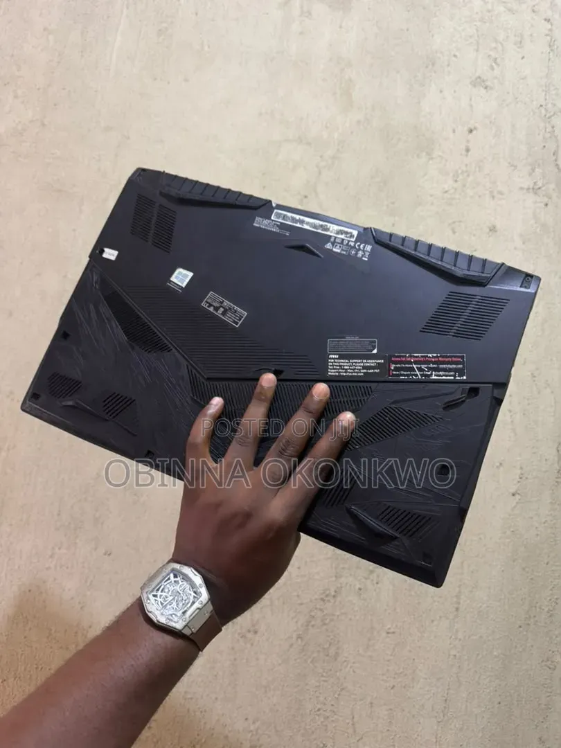 Laptop MSI GE75 Raider 10SE 16GB Intel Core i7 SSD 512GB