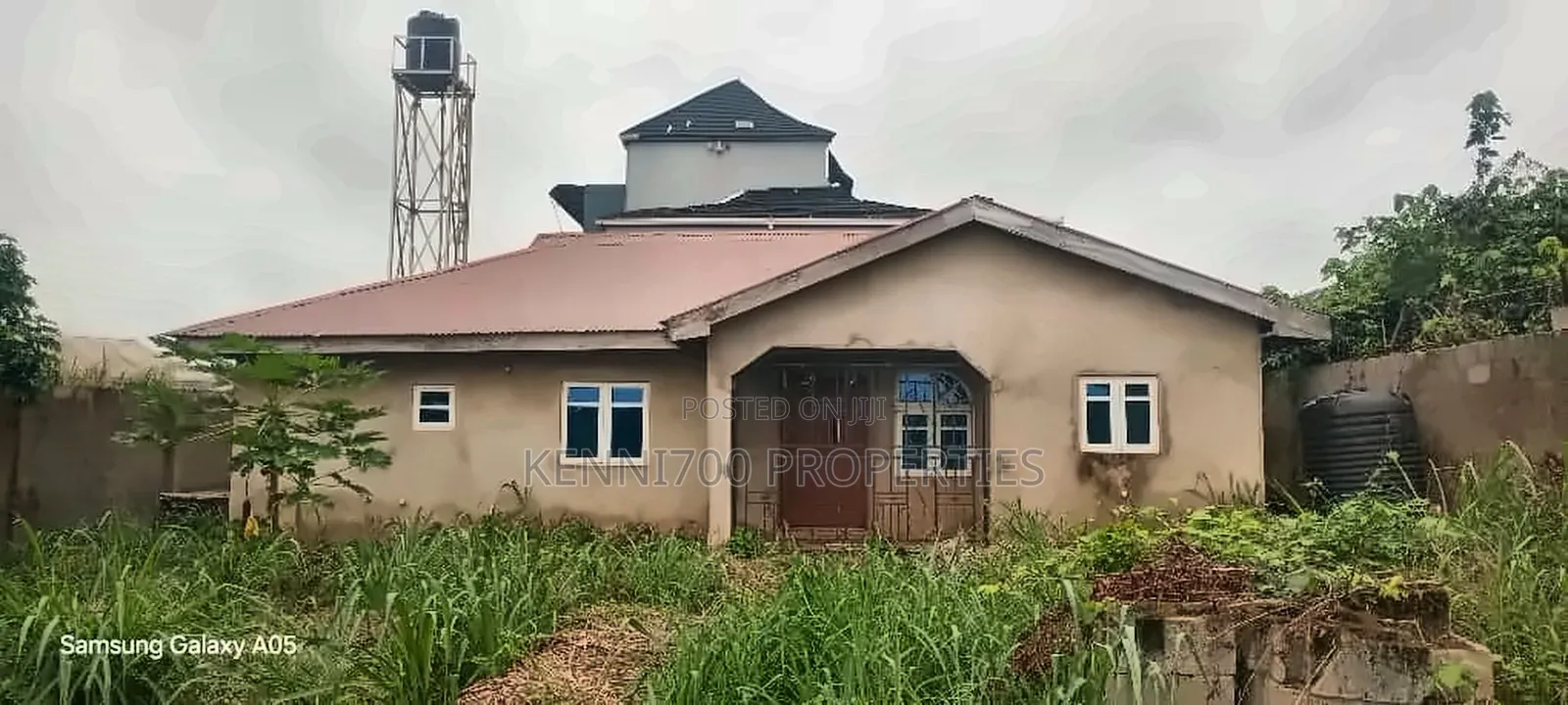 4bdrm Bungalow in Prime Estate In, Obafemi-Owode for sale