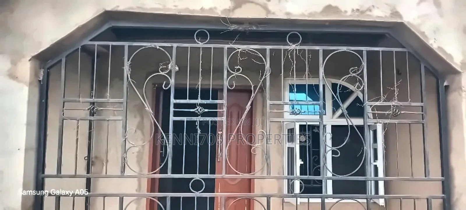4bdrm Bungalow in Prime Estate In, Obafemi-Owode for sale